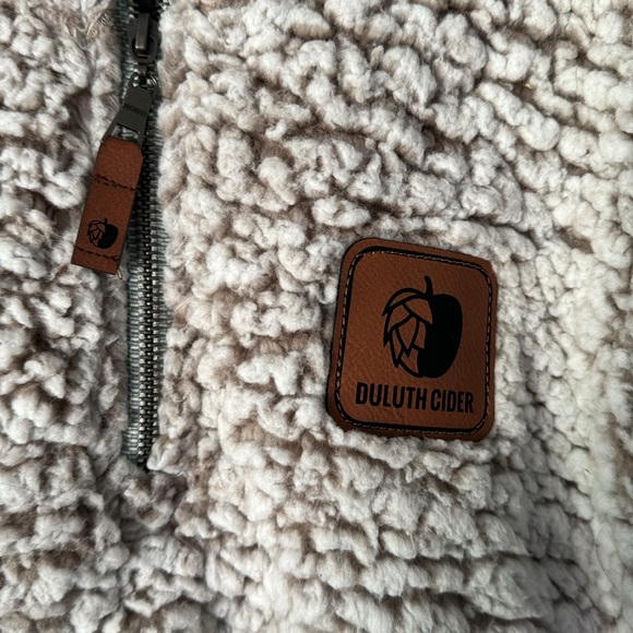 Runs like a M/L even though the tag says XXL, so will be listed as such - Picture 2 of 3